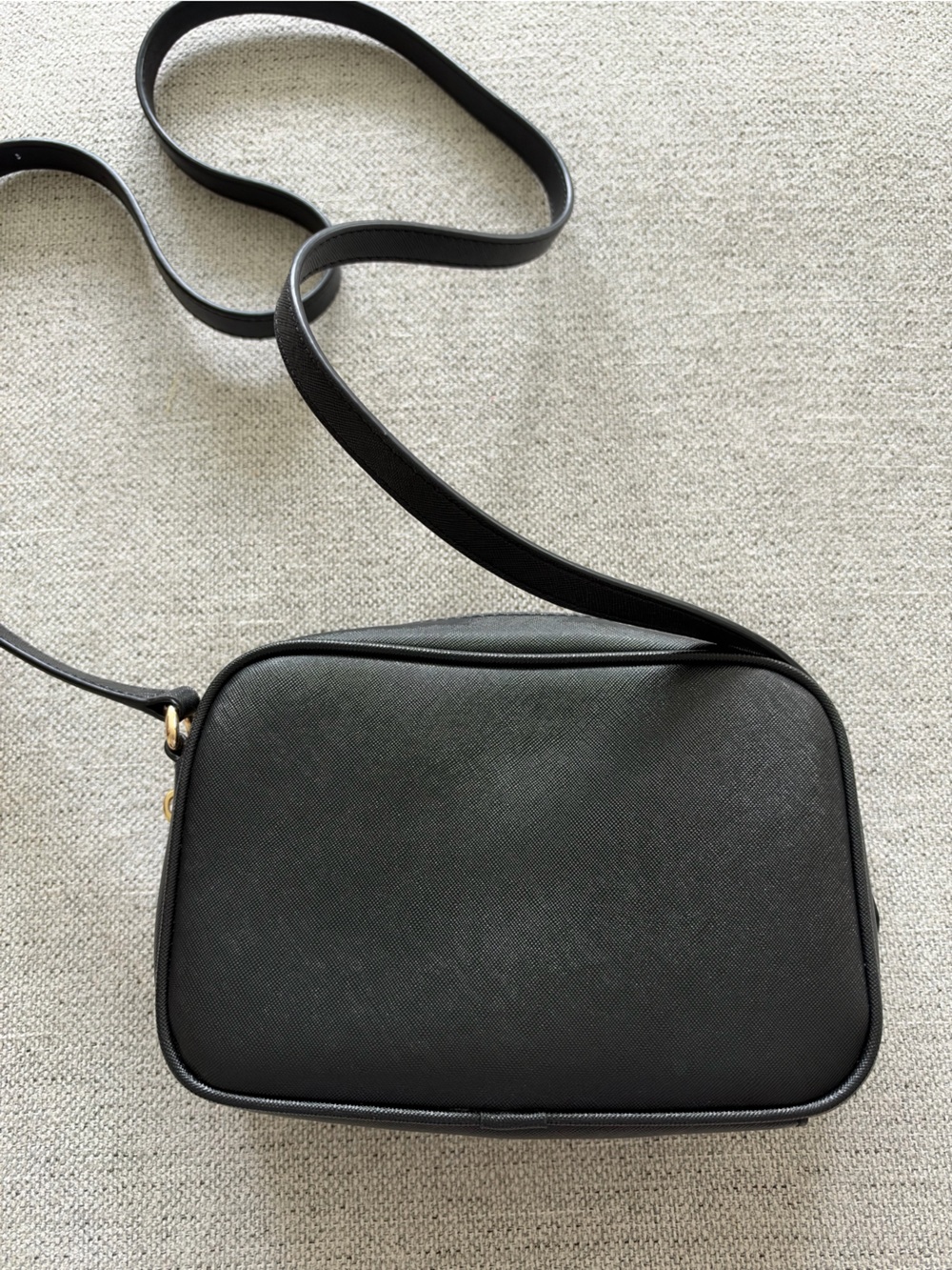 Marc Jacobs Black Leather Crossbody Camera Bag with Gold Logo - Picture 3 of 4